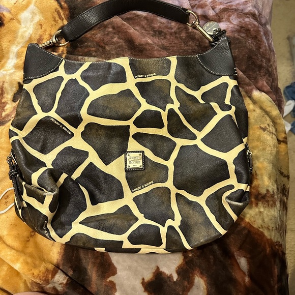 DOONEY & BOURKE. Giraffe print handbag , with Dust cover bag. - Picture 9 of 11